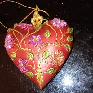 BEAUTIFUL HEART ORNAMENT